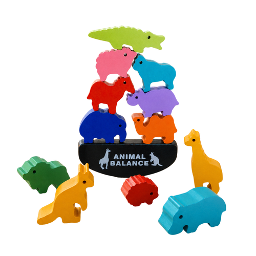 Jogo Animais em Equilíbrio com todas as peças de animais em madeira, em fundo branco