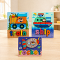 Pack Amigos Aventureiros: 3 puzzles de madeira com comboio, barco e foguetão, numa mesa